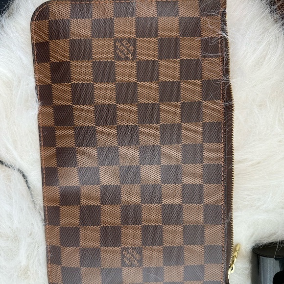 Louis Vuitton Neverfull MM - Picture 11 of 14